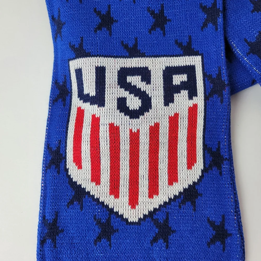 Team USA soccer ruffneck scarf. Member 2018. Red, white and blue